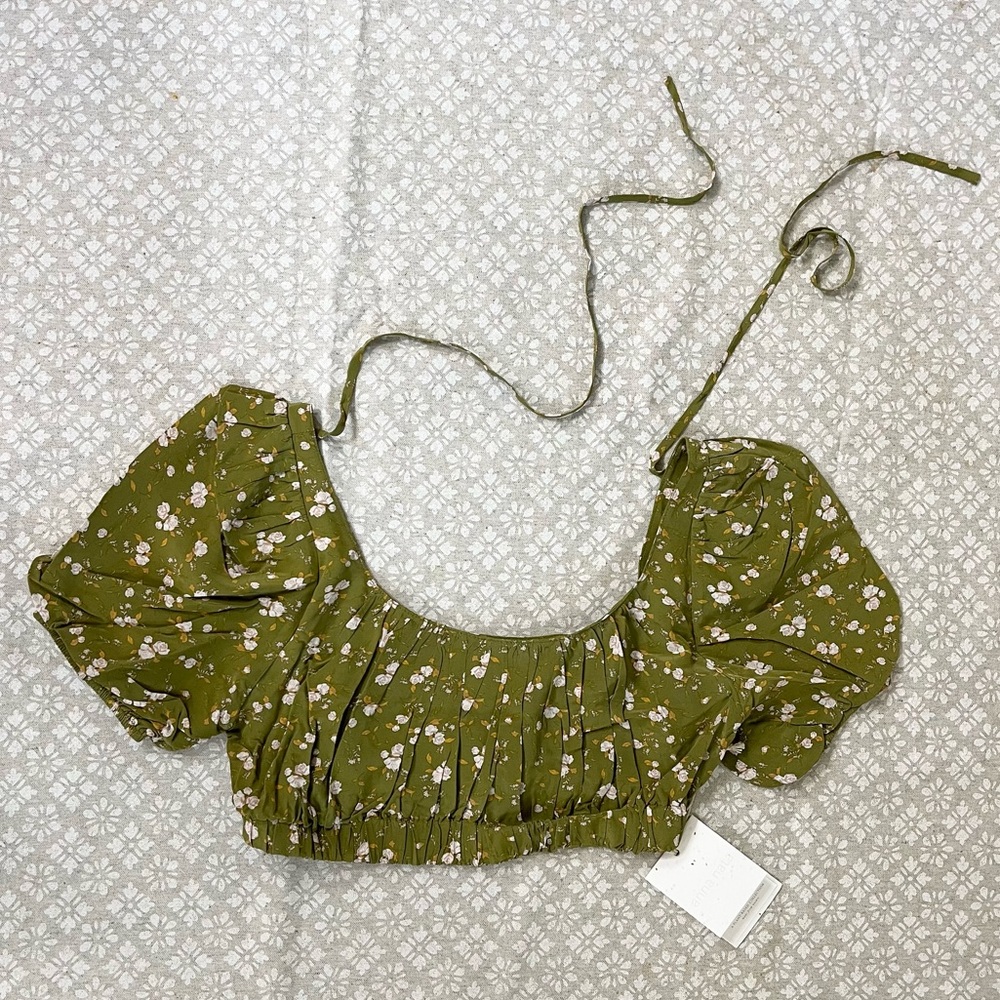 Blousy Sleeved Crop Top